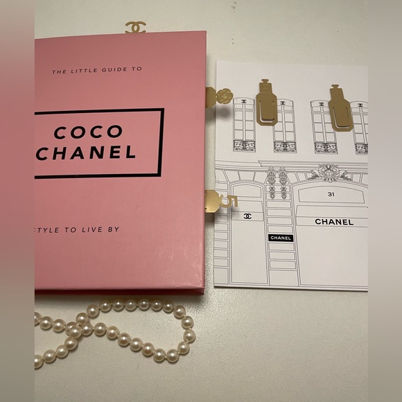 Chanel book/Authentic markers - Picture 1 of 5